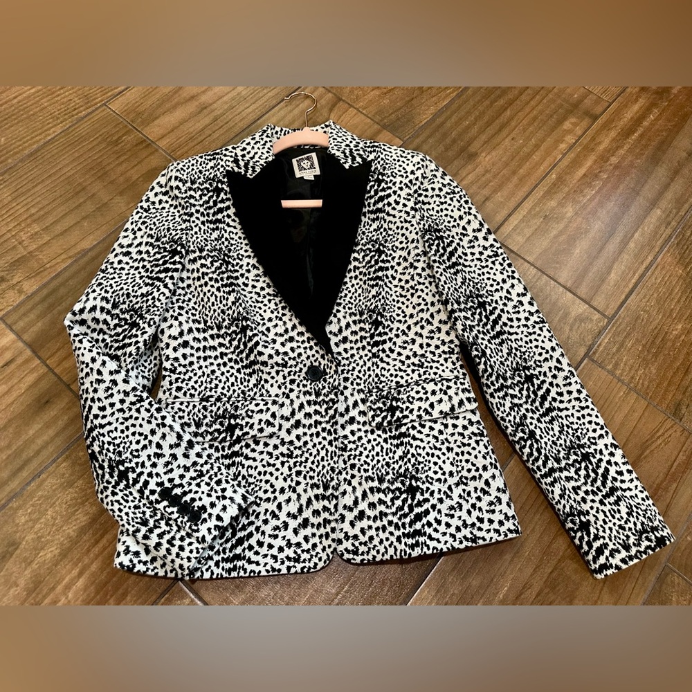 Anne Klein contrast collar blazer. Size 4